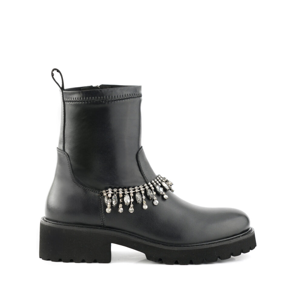 AW141